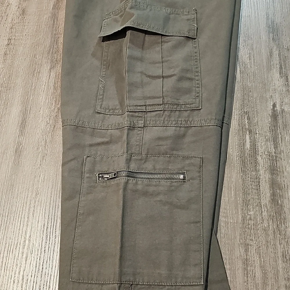 Aeropostale Women's Straight Leg Cargo Pants in Olive